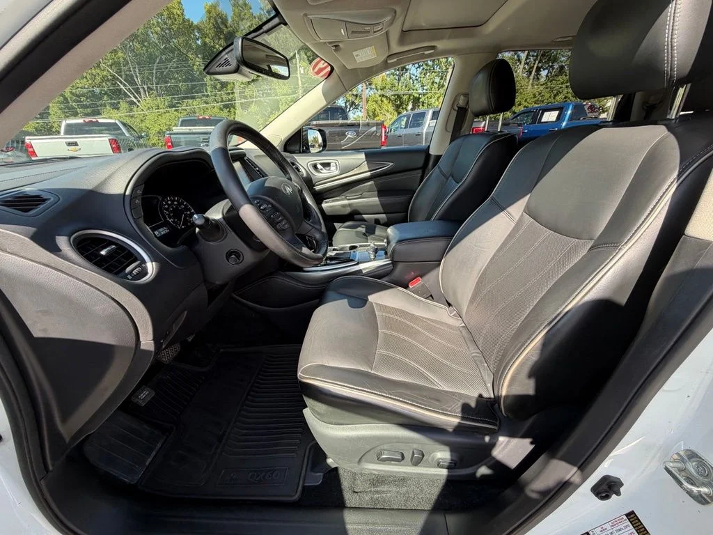 Used 2019 White INFINITI LUXE image 10