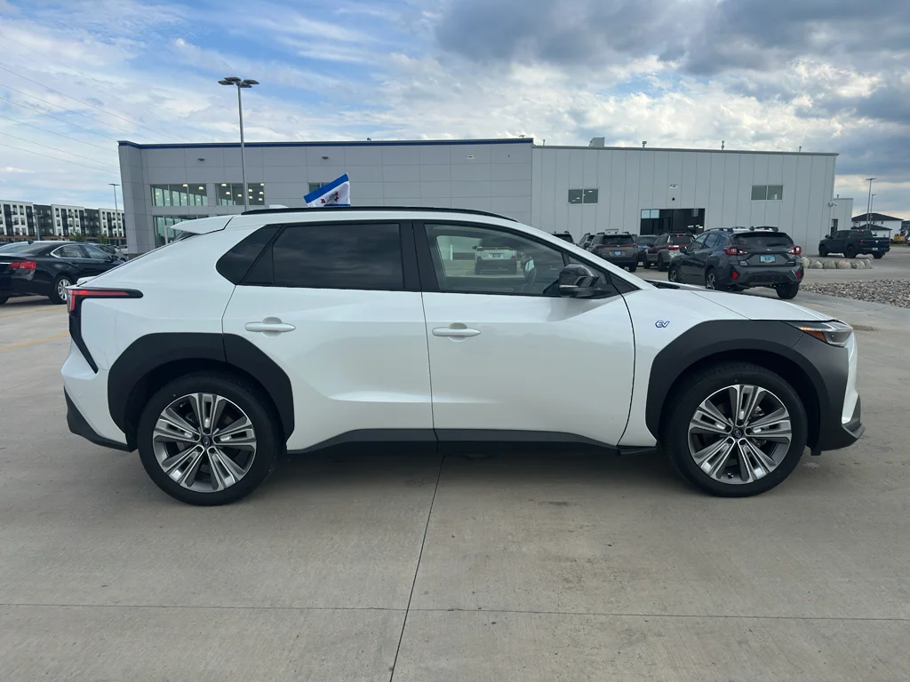 Certified Used 2023 Cosmic White Pearl Subaru Limited image 4