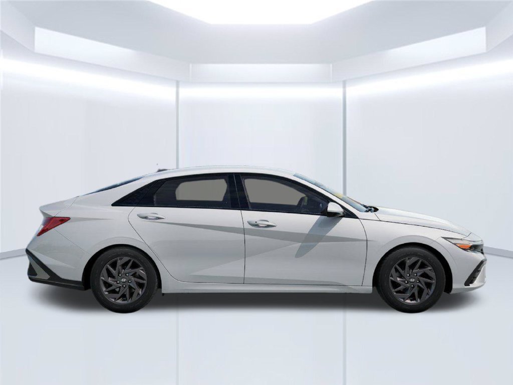 New 2026 White Hyundai Blue image 7
