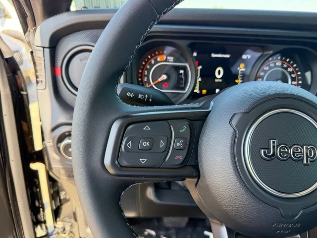 New 2026 Black Clear-Coat Exterior Paint Jeep Rubicon image 18
