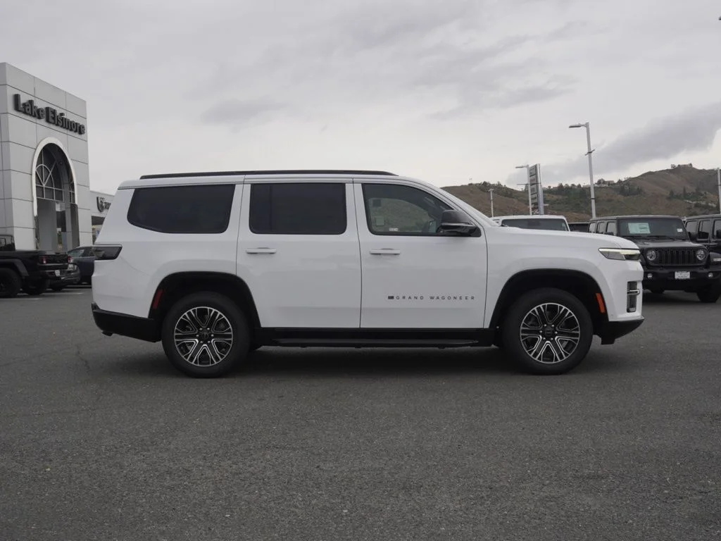 New 2026 Bright White Clear-Coat Exterior Paint Jeep  image 2