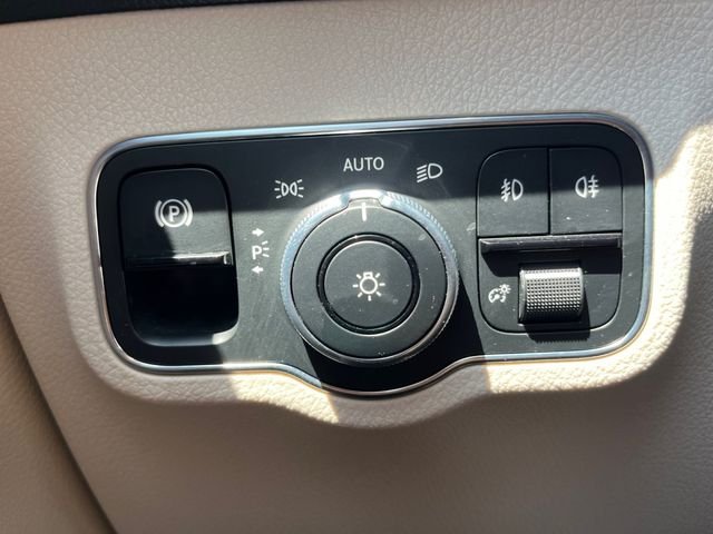 Used 2020  Mercedes-Benz GLB 250 image 10
