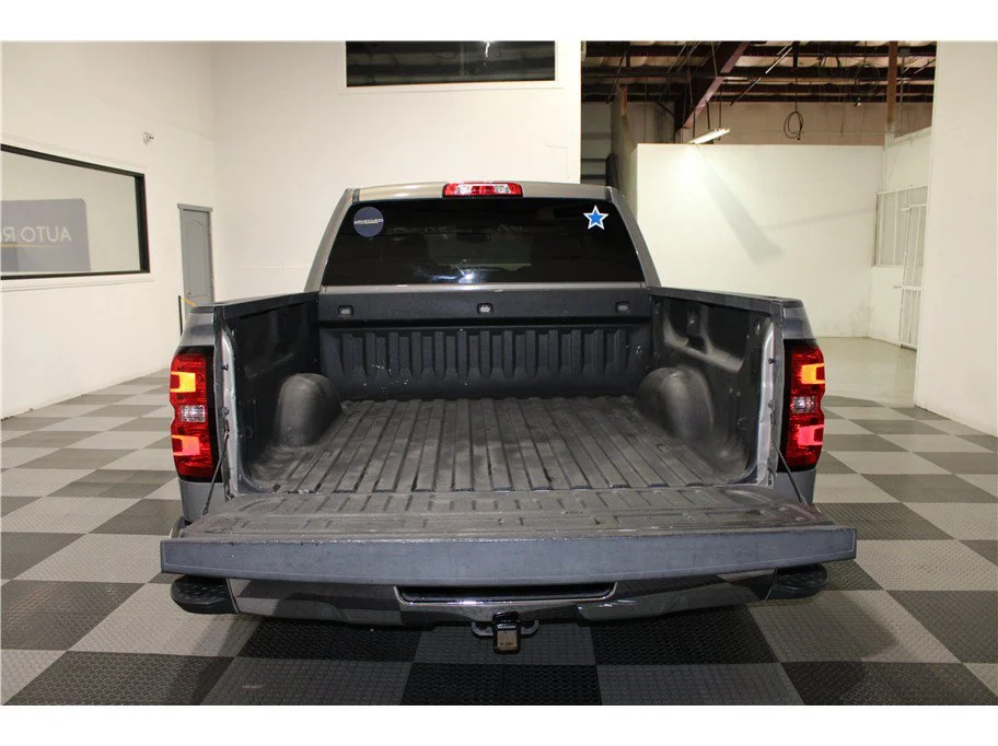 Used 2017 Pepperdust Metallic Chevrolet LT image 17