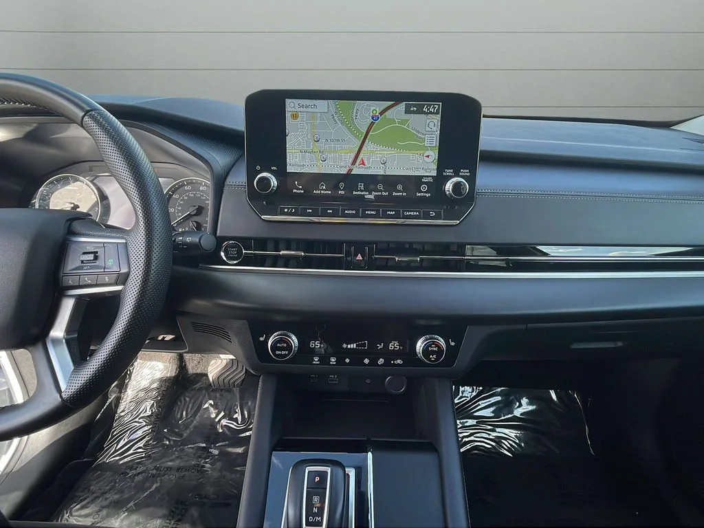 Used 2024 Silver Mitsubishi SE image 24