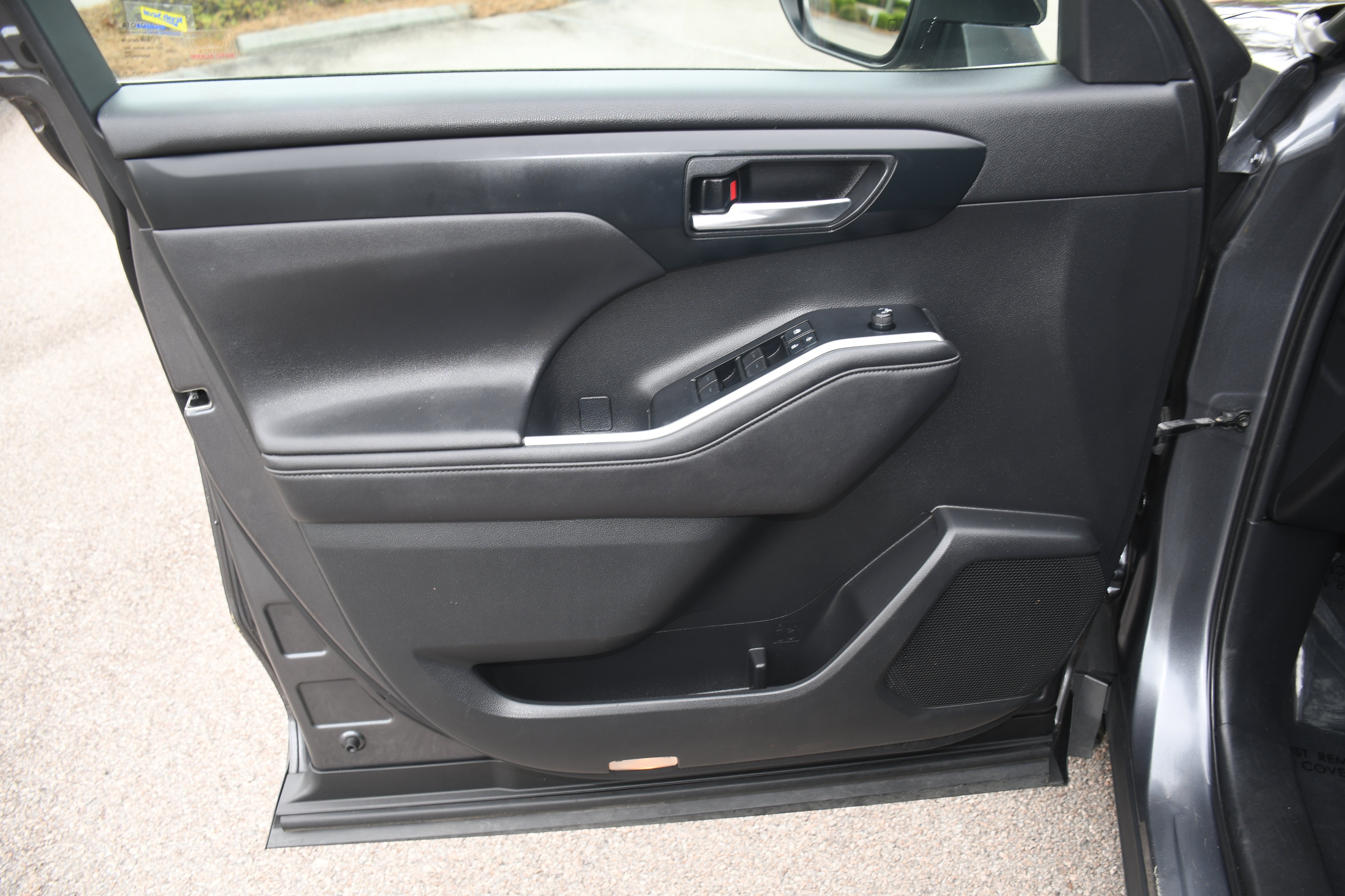 Used 2020 Gray Toyota XLE image 10