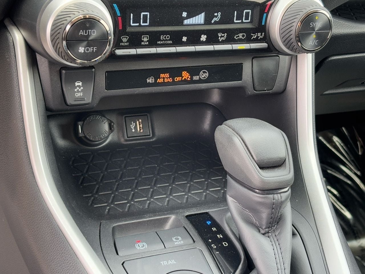 2025 Toyota RAV4 LE - Photo 26