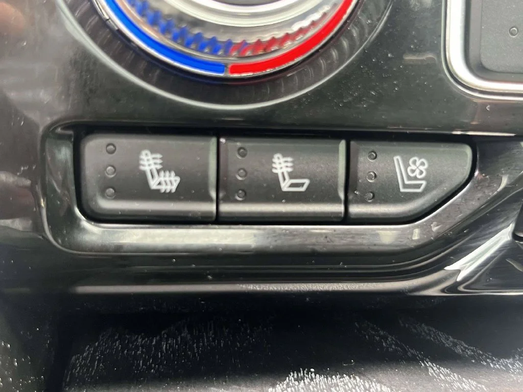 Used 2021 Black GMC Denali image 32