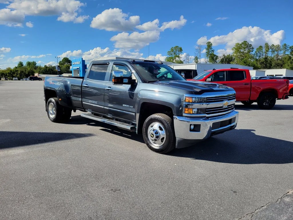 Used 2019 GRAPHITE METALLIC Chevrolet LTZ image 8