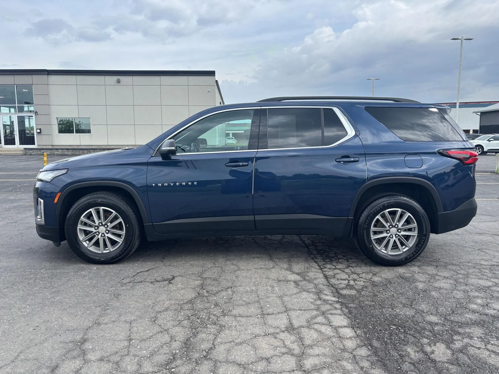 Used 2023 Northsky Blue Metallic Chevrolet LT Cloth image 4