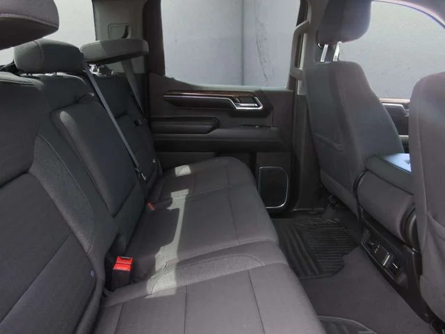 Used 2024 Summit White GMC Elevation image 11