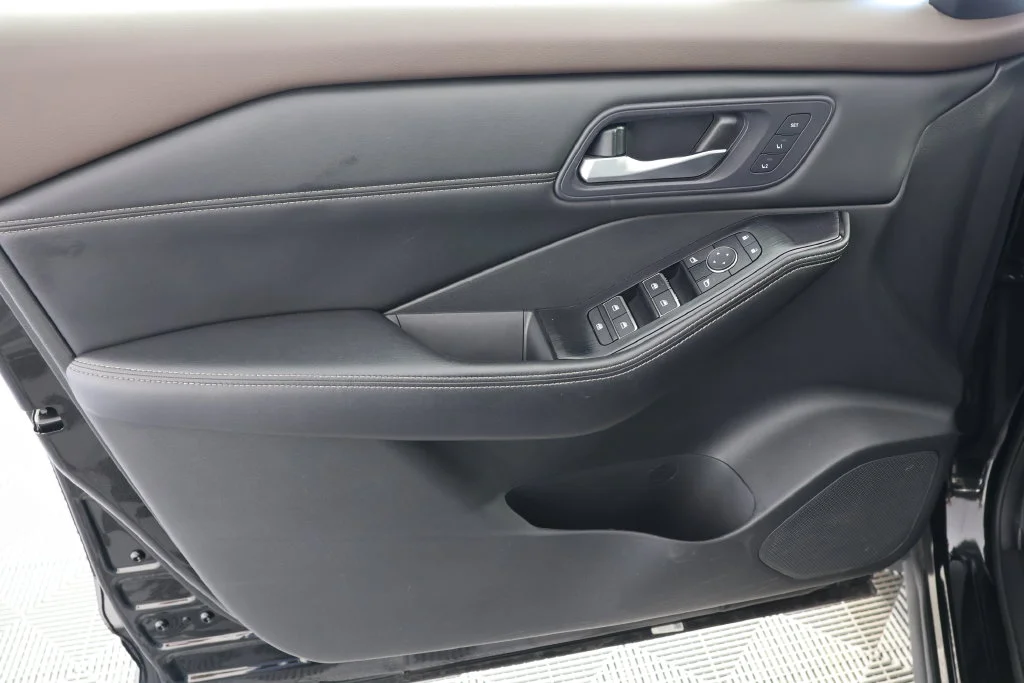Used 2023 Super Black Nissan SL image 25