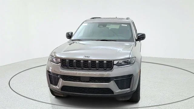 New 2027 Sting-Gray Clear-Coat Paint Jeep Laredo Altitude image 3