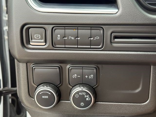 Used 2021 Summit White Chevrolet Commercial image 24