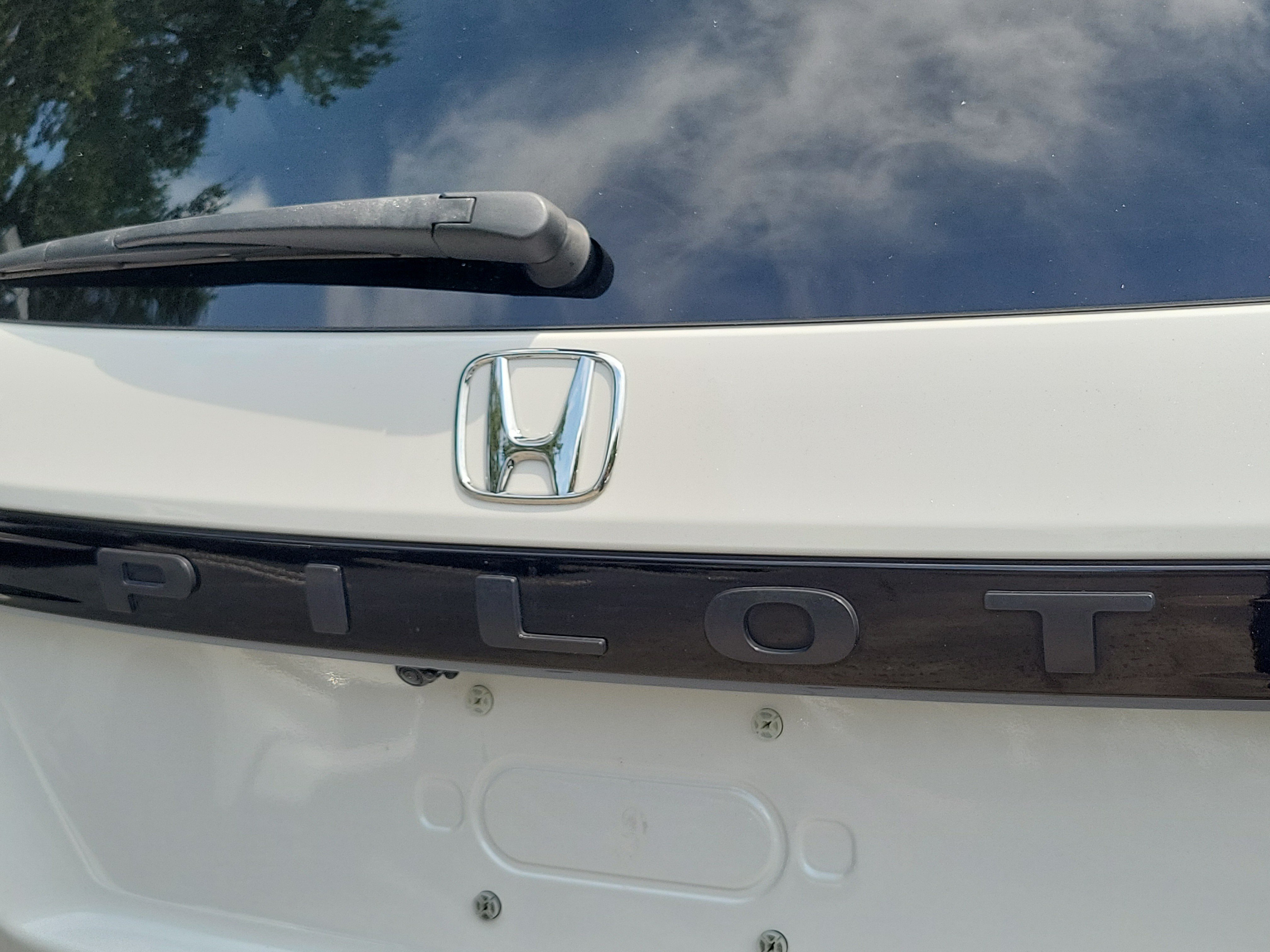 Certified Used 2025 Platinum White Pearl Honda AWD Elite image 40