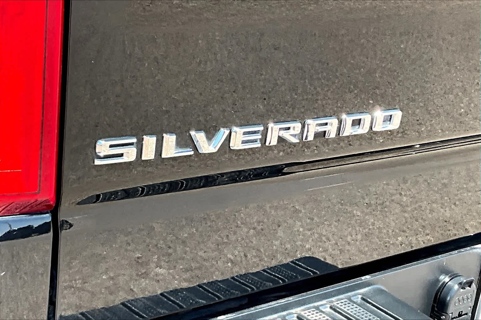 Used 2022 Black Chevrolet RST image 29