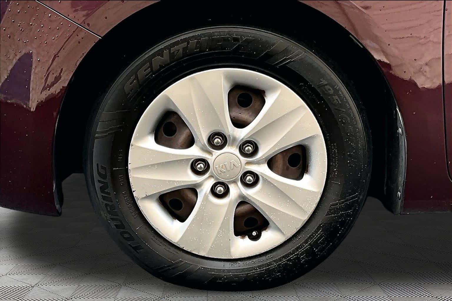 Used 2018 Garnet Red Kia LX image 10
