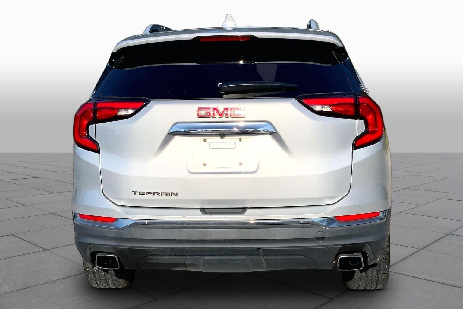 Used 2018 Quicksilver Metallic GMC SLT image 4