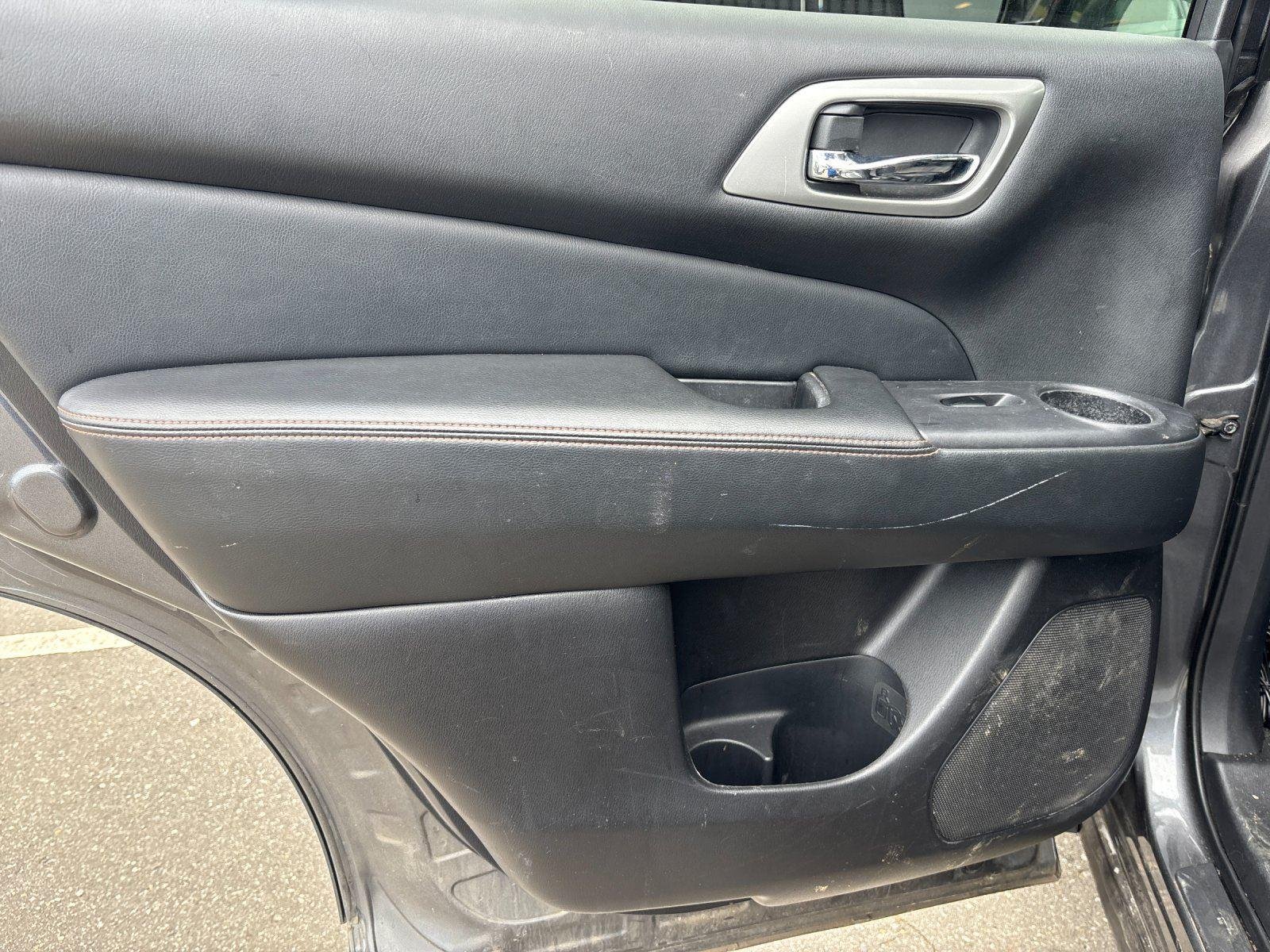 Used 2020  NISSAN SL image 31