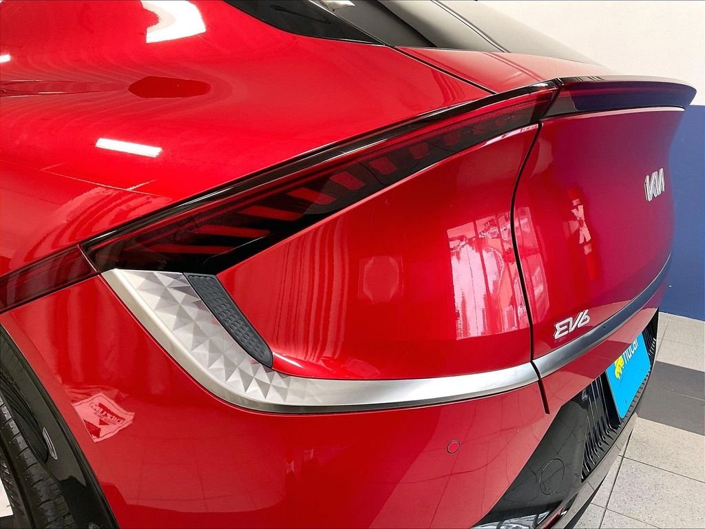 Used 2022 Red Kia Wind image 34