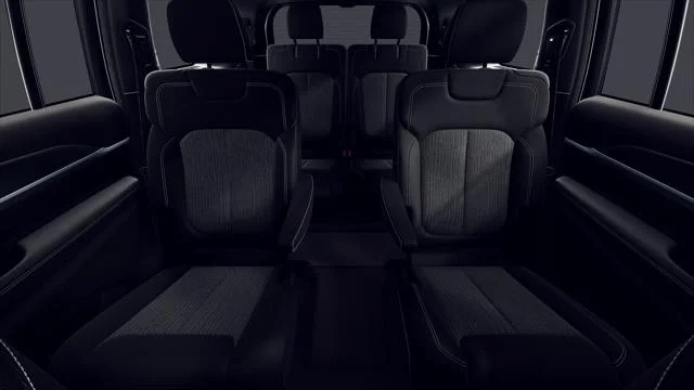 New 2026 Diamond Black Crystal Pearl-Coat Exterior Paint Jeep  image 55