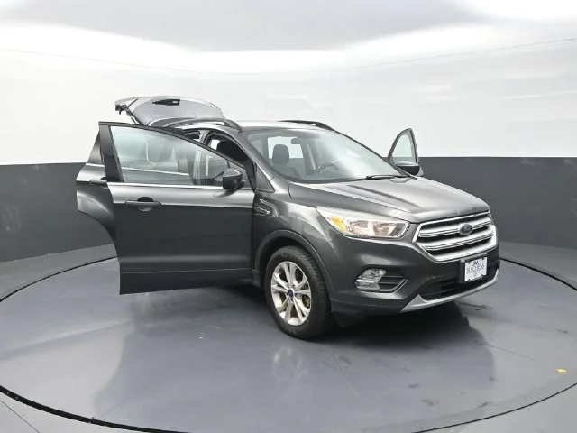 Used 2018 Gray Ford SE image 28