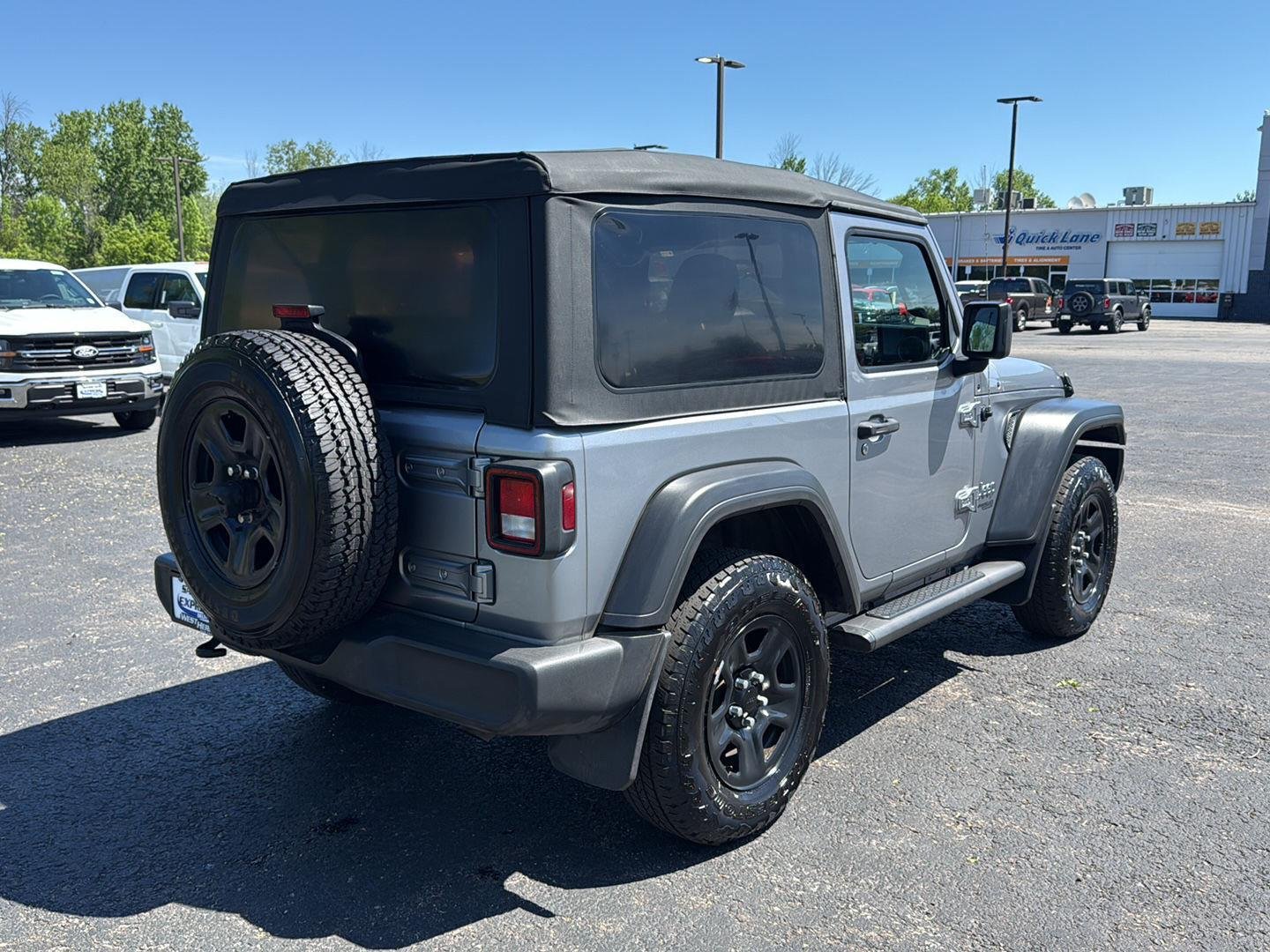 Used 2019 Billet Silver Metallic Clearcoat Jeep Sport image 18