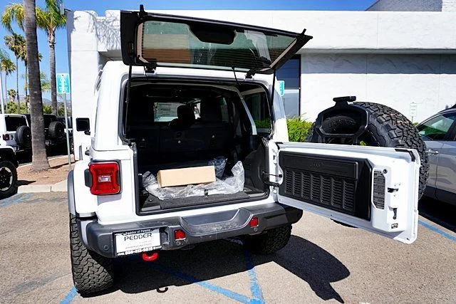 New 2026 Bright White Clear-Coat Exterior Paint Jeep Rubicon X image 19