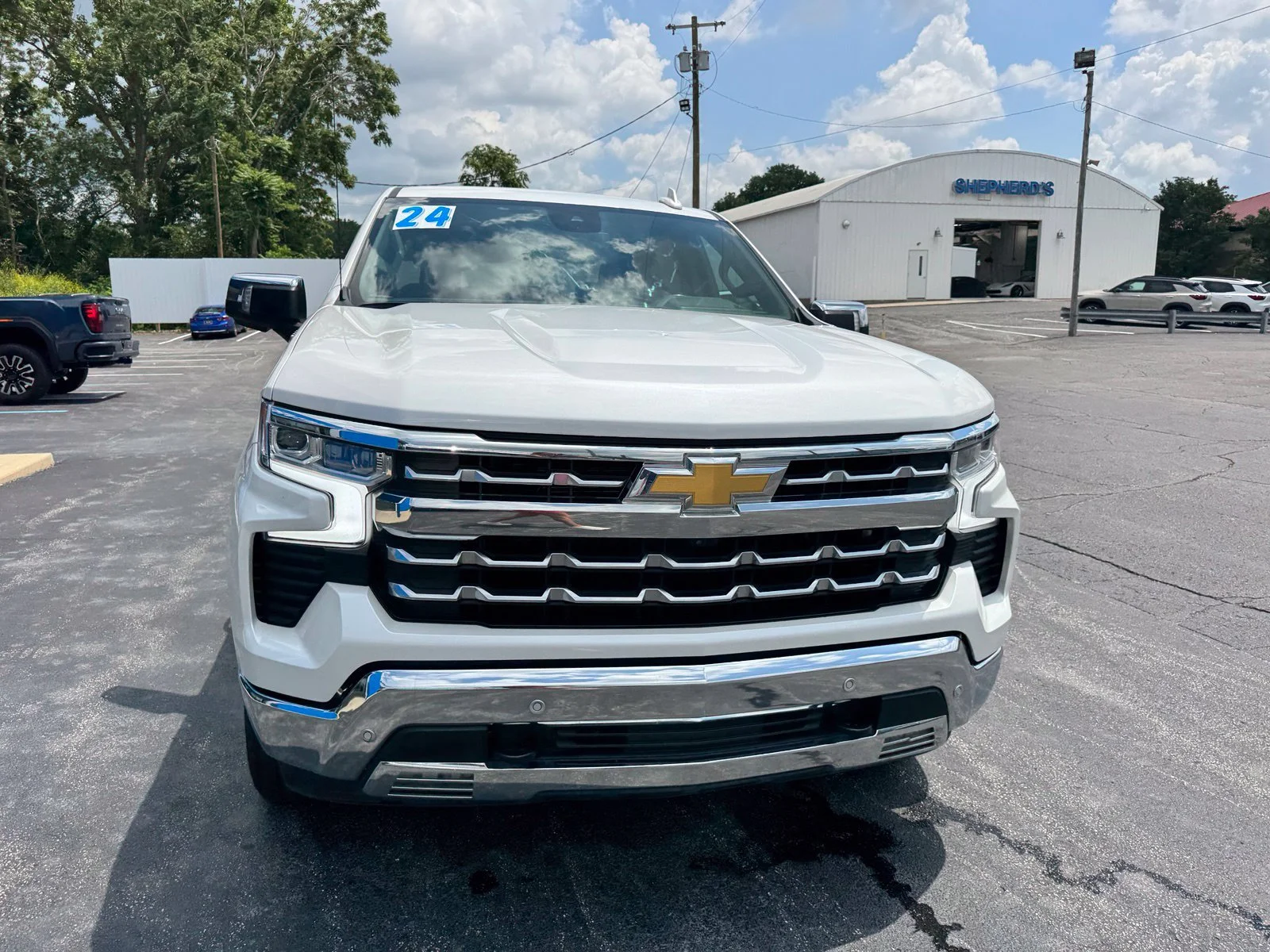 Used 2024 Iridescent Pearl Tricoat Chevrolet LTZ image 7