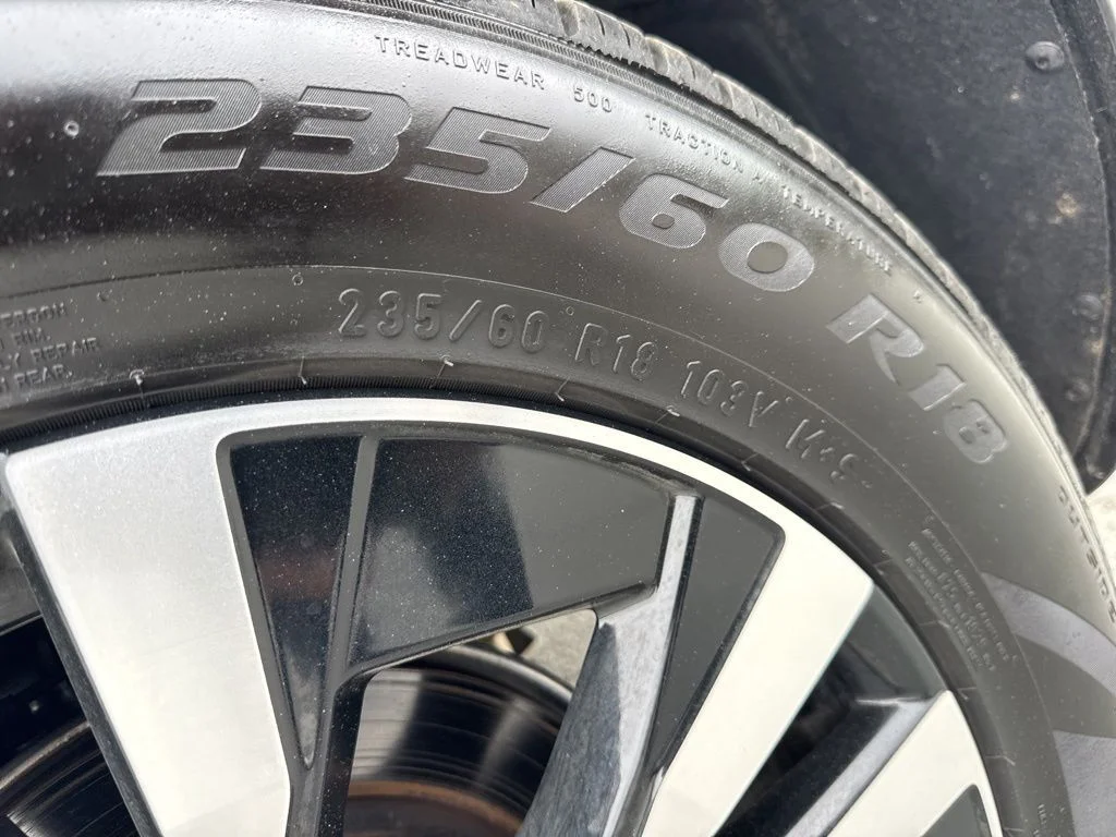 Used 2024 Black Volvo B5 Core image 34