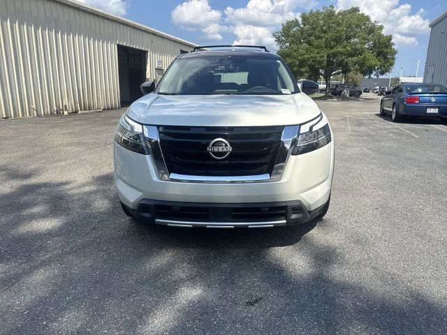 Used 2023 White Nissan Platinum image 2