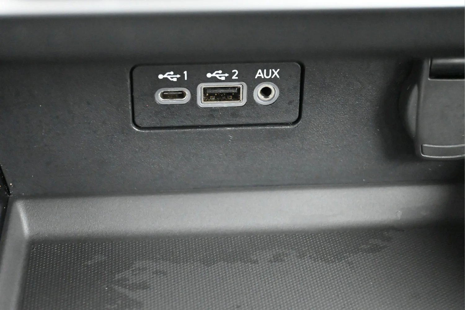Used 2025 Black Nissan SR image 13