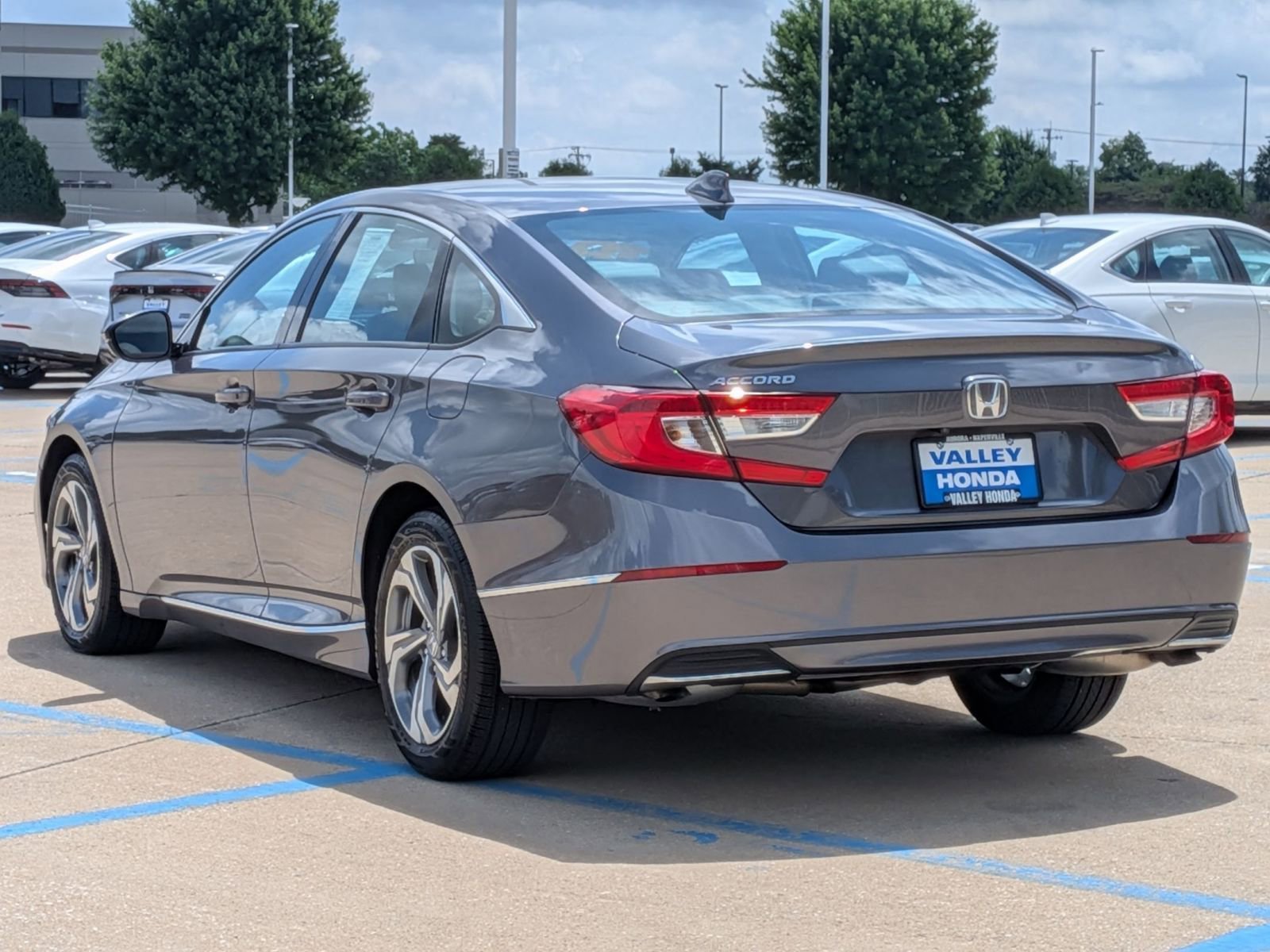 Certified Used 2018 Modern Steel Metallic Honda EX-L 1.5T image 9