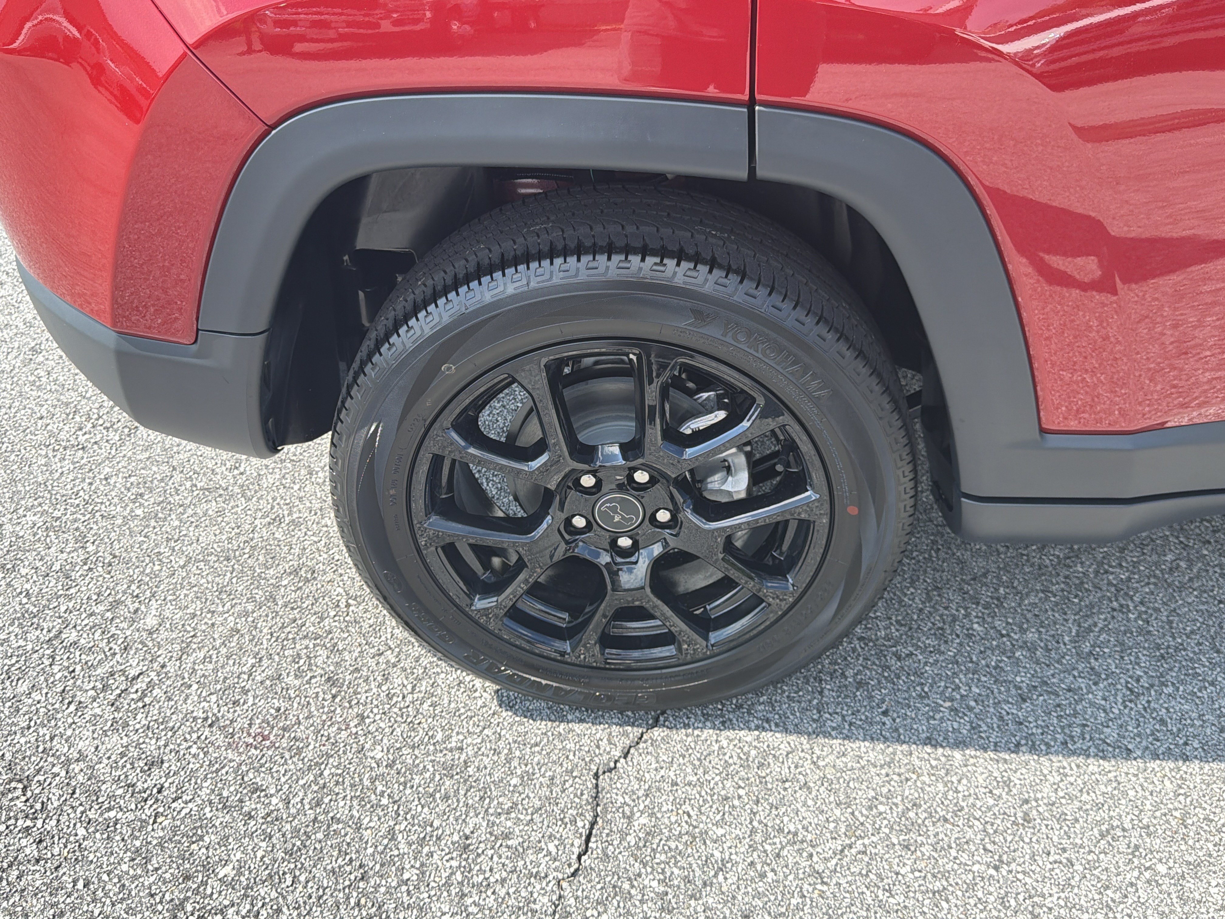 New 2026 Red Hot Pearl-Coat Exterior Paint Jeep Latitude image 22