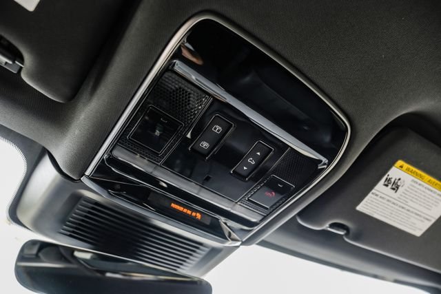 Used 2025 Black Land Rover SE image 25