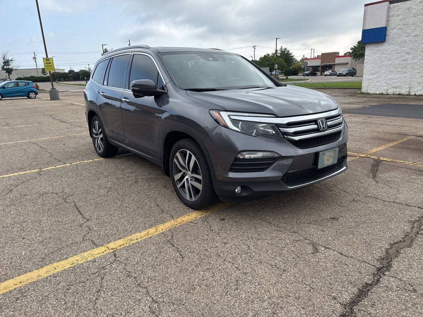 Used 2017 Modern Steel Metallic Honda Touring image 17