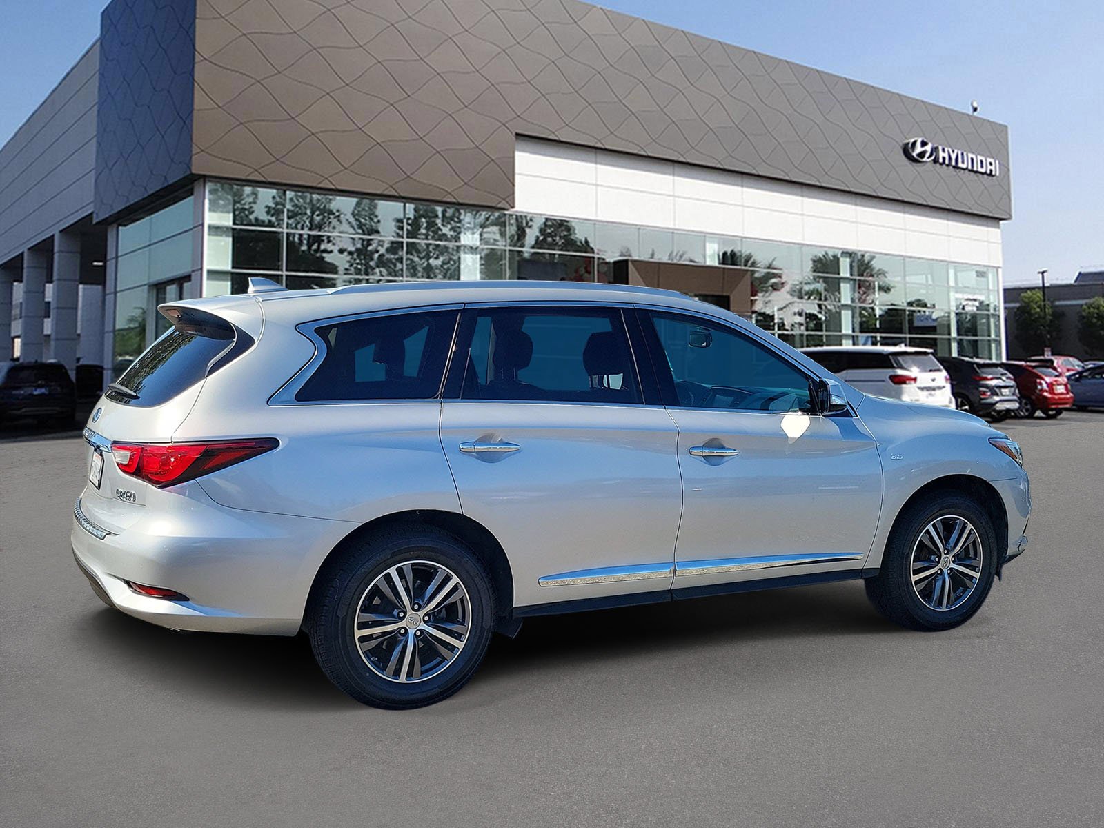 Used 2017 Liquid Platinum INFINITI  image 2