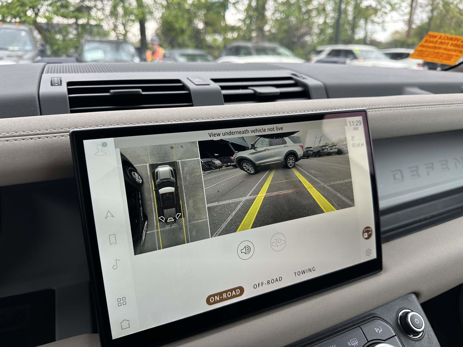 Used 2022  Land Rover SE image 22
