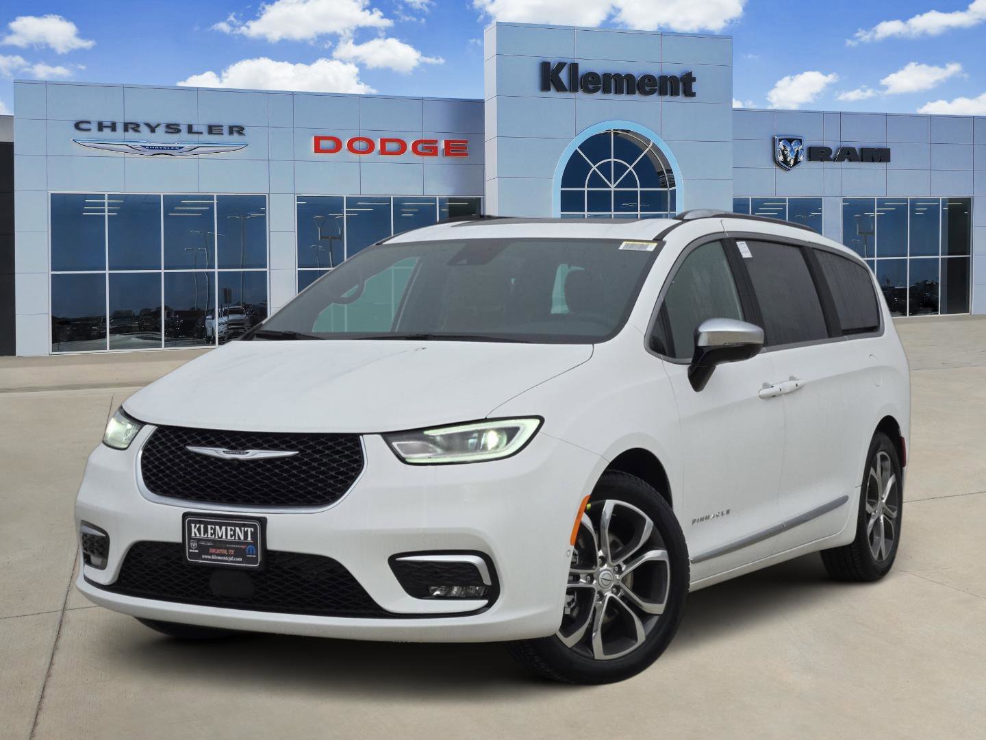2026 Chrysler Pacifica Pinnacle's photo