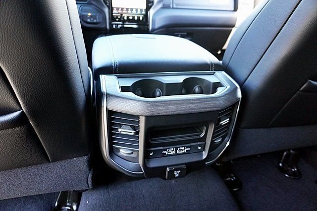 New 2026 Diamond Black Crystal Pearl-Coat Exterior Paint RAM Laramie image 26