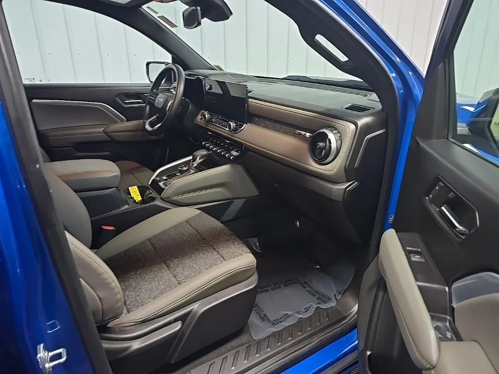 Used 2024 Blue Chevrolet ZR2 image 17