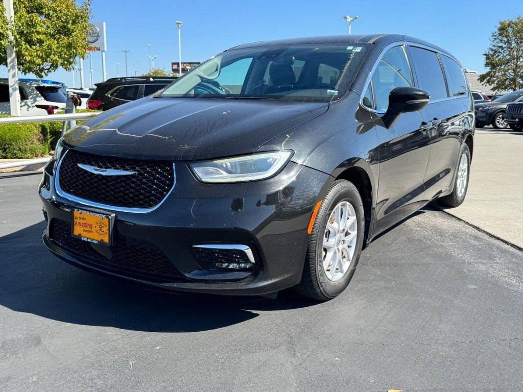 Used 2023 Black Chrysler Touring L image 8