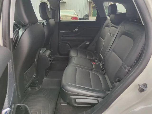 Used 2021 White Lincoln Standard image 32