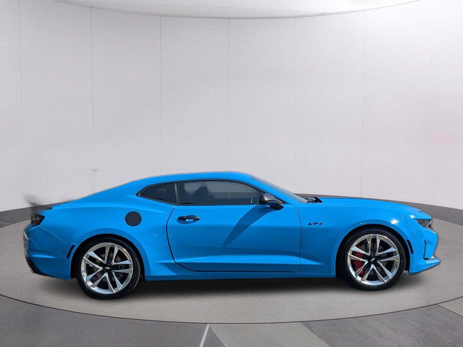 Used 2022 Rapid Blue Chevrolet LT1 image 8