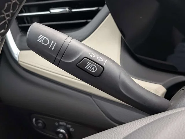 Used 2026 White Frost Tricoat Buick Avenir image 26