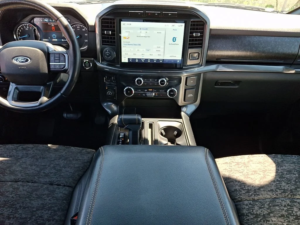 Used 2022  Ford XL image 16