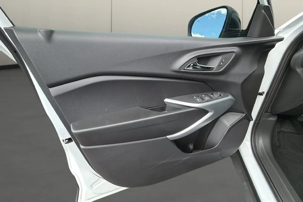New 2026 Summit White Chevrolet 1RS image 14