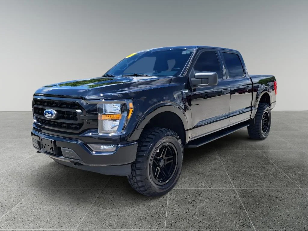 Used 2023 Agate Black Metallic Ford XLT image 1