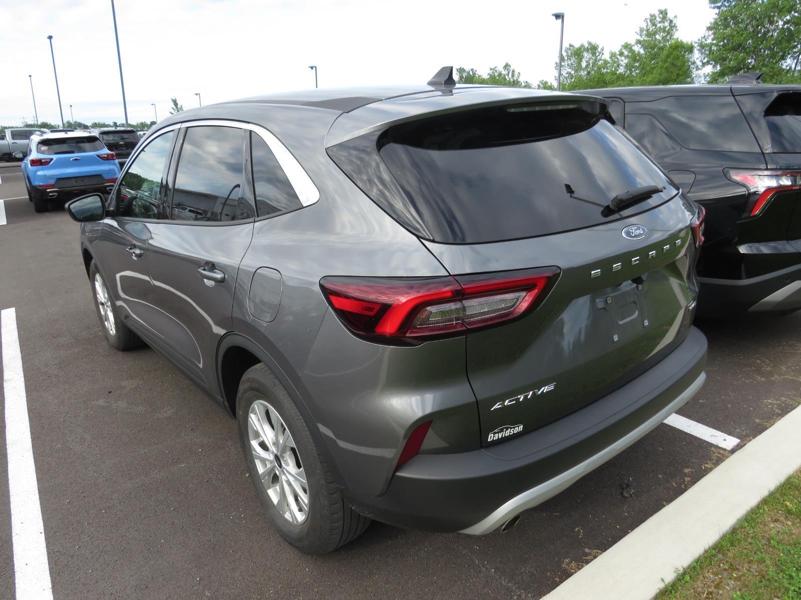 Used 2023  FORD TRUCK  image 11