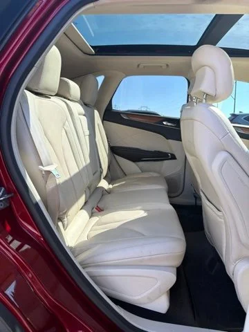 Used 2015 Red Lincoln Base image 8
