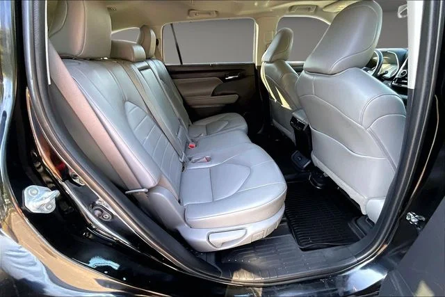 Used 2022 Black Toyota XLE image 25